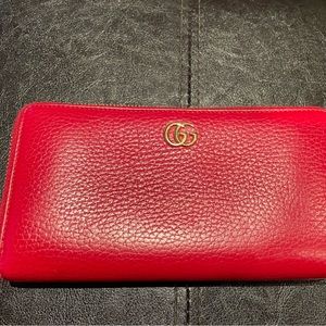 Authentic Gucci zip wallet